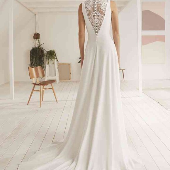 White One 'Okawa' Wedding Dress - Picture 1 of 6